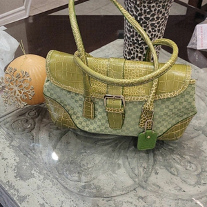 LIZ CLAIBORNE NEW PURSE